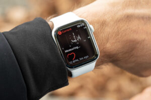 Apple phát triển tính năng sức khỏe cho Apple Watch