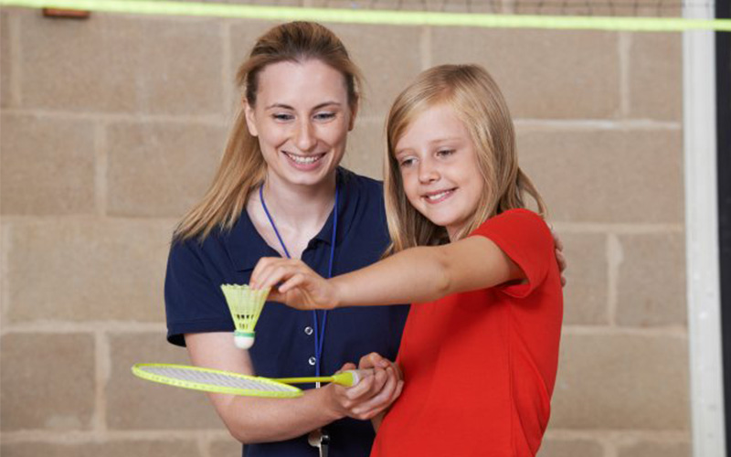 Nắm vững các cách dạy trẻ chơi cầu lông đúng kỹ thuật đúng kỹ thuật