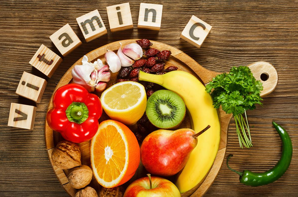 Các loại trái cây chứa nhiều vitamin C như cam, táo, quả mọng..., là lựa chọn tuyệt vời giữ cho não bộ của trẻ khỏe mạnh và tỉnh táo