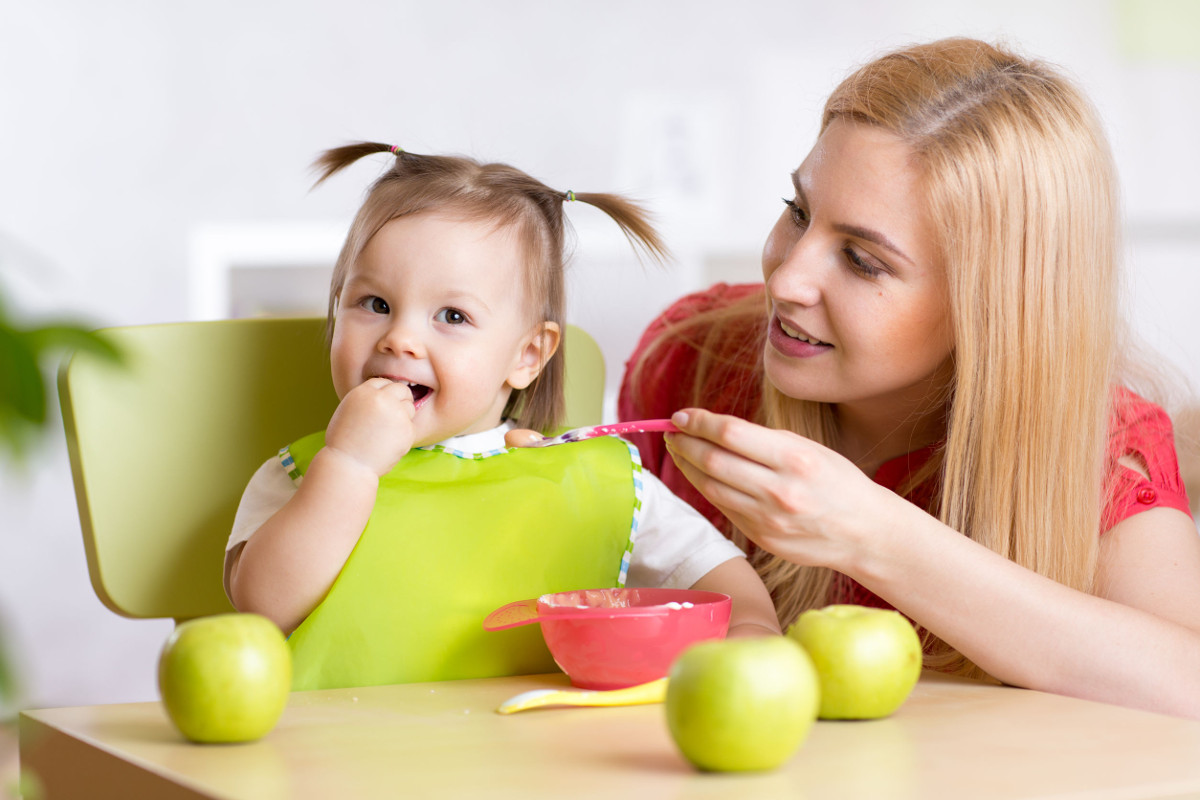 Đối với các bé thuộc nhóm này, mẹ nên chế miếng món ăn theo nhiều loại thực phẩm có nhiều chất dinh dưỡng khác nhau