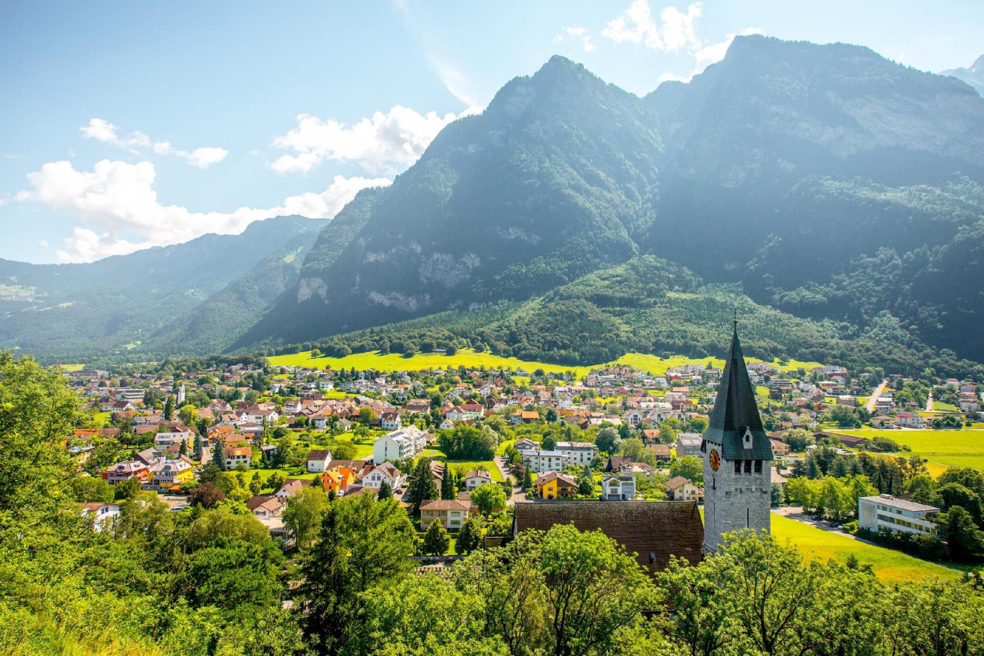 Liechtenstein là quốc gia không giáp biển nằm giữa Thụy Sĩ và Áo